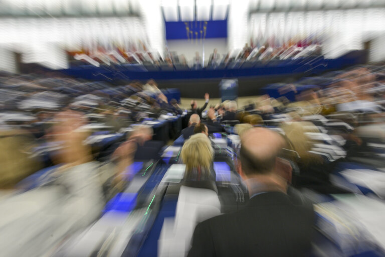 Valokuva 16: Plenary session week 7 2017 in Strasbourg- VOTES followed by explanations of votes