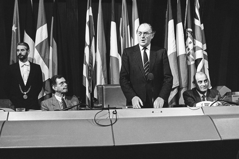 Fotografija 14: Election of the new EP President in a plenary session in Strasbourg on the 20th of January 1987