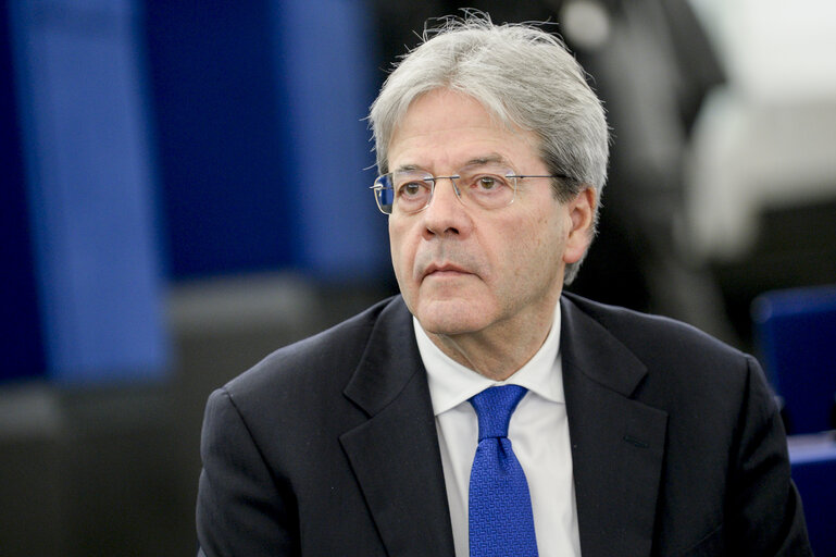 Снимка 23: Antonio TAJANI - EP President and Paolo GENTILONI, President of the Council of Ministers of the Italian Republic in plenary session Week 11 2017 in Strasbourg