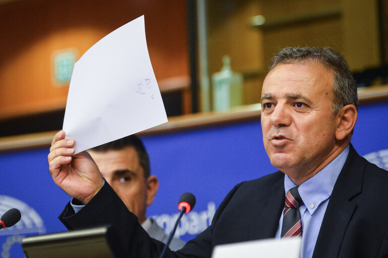 Zdjęcie 1: Financial Illiteracy: Ignorance, repercussions and solutions