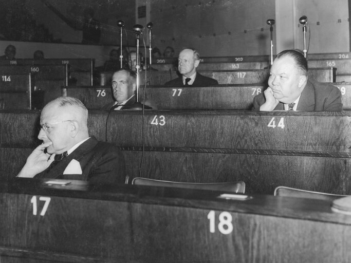 Foto 5: Plenary session in Mai 1957