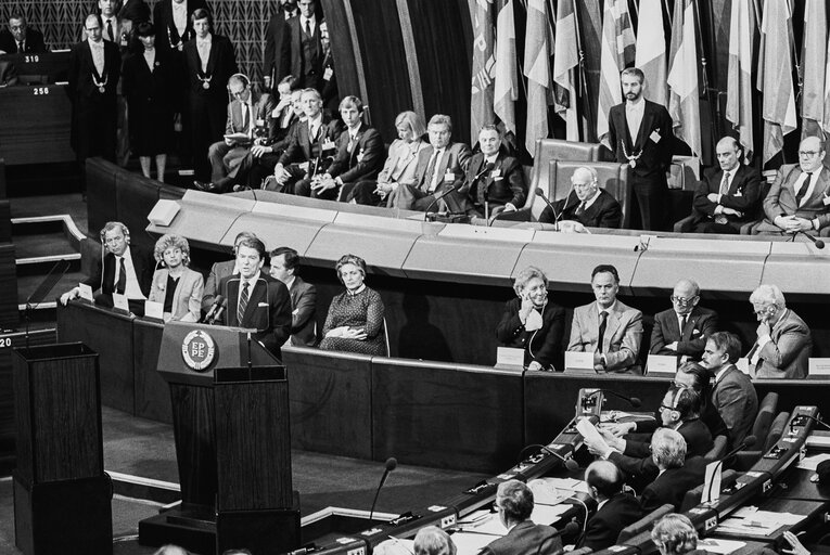 Fotagrafa 20: Official visit of Ronald REAGAN President of the United States in Strasbourg in May 1985. Plenary session