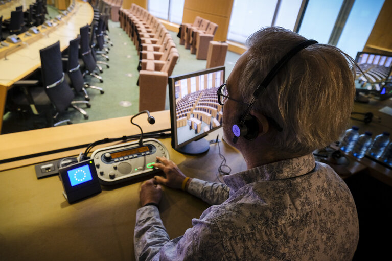 Fotografia 10: Stockshot of interpreter in the European Parliament