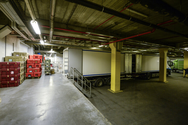 Movers transporting canteens from Brussels to Strasbourg