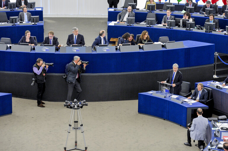 Снимка 9: Antonio TAJANI - EP President and Paolo GENTILONI, President of the Council of Ministers of the Italian Republic in plenary session Week 11 2017 in Strasbourg