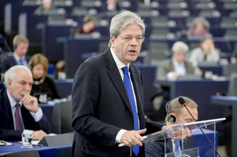 Снимка 10: Antonio TAJANI - EP President and Paolo GENTILONI, President of the Council of Ministers of the Italian Republic in plenary session Week 11 2017 in Strasbourg