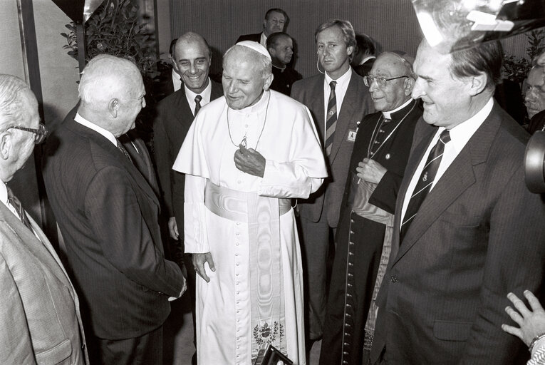 Suriet 20: Visit of Pope John Paul II to the EP in Strasbourg.