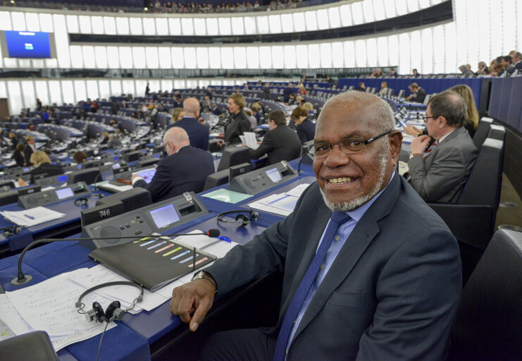 Foto 10: Maurice PONGA in plenary session Week 7 2017 in Strasbourg