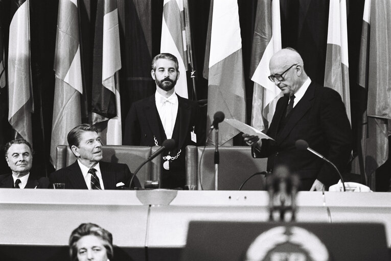 Official visit of Ronald REAGAN President of the United States in Strasbourg in May 1985. Plenary session