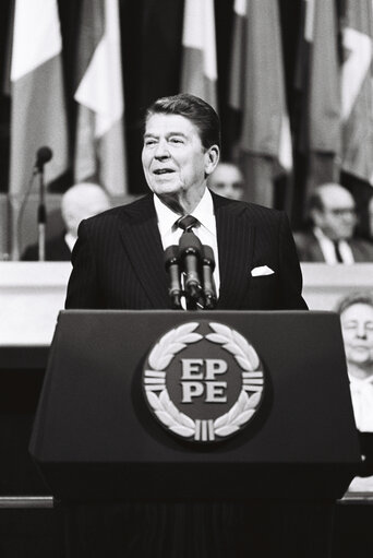 Fotagrafa 11: Official visit of Ronald REAGAN President of the United States in Strasbourg in May 1985. Plenary session