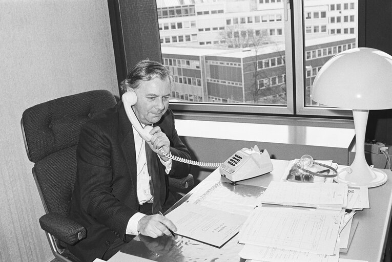 Michael ELLIOTT MEP in his office in Strasbourg in November 1985