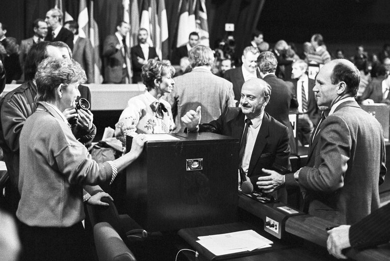 Fotagrafa 48: MEPs voting during the election of the new EP President in a plenary session in Strasbourg on the 20th of January 1987