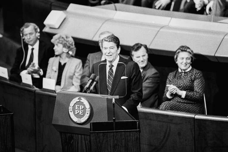 Fotagrafa 16: Official visit of Ronald REAGAN President of the United States in Strasbourg in May 1985. Plenary session