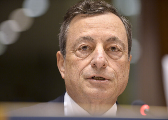 Fotografija 8: Committee on Economic and Monetary Affairs (ECON).Monetary Dialogue with Mario DRAGHI, President of the ECB