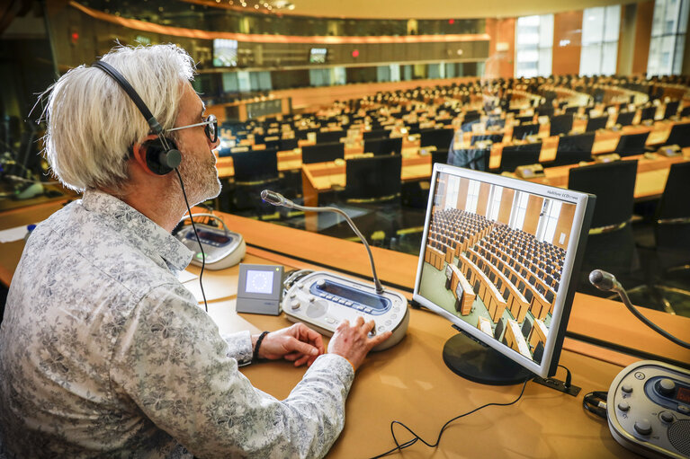 Fotografia 3: Stockshot of interpreter in the European Parliament