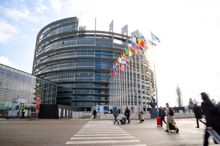 Fotografi 14: Arrival of civil servants by bus from Brussels to Strasbourg