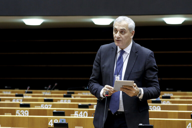 Photo 2: Plenary session Week 05 2017 in Brussels.Managing migration along the Central Mediterranean Route