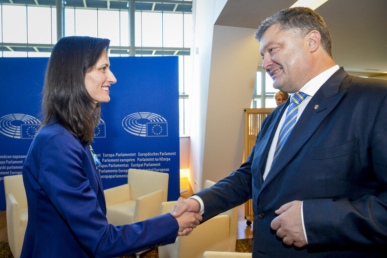 Photo 6 : Mariya GABRIEL meets with Petro POROSHENKO, President of Ukraine