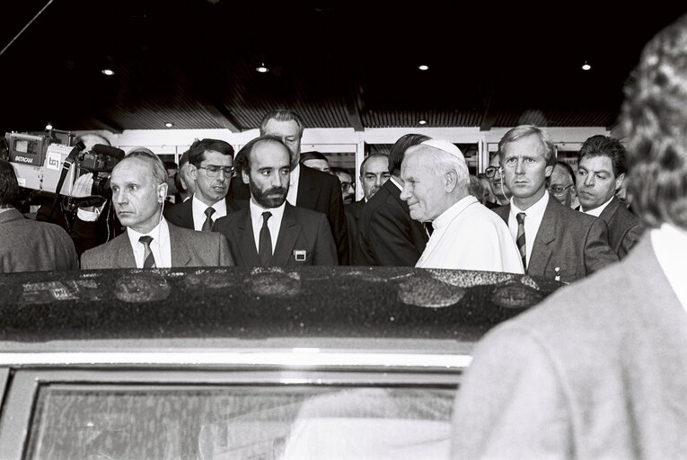 Photo 14 : Visit of Pope John Paul II to the EP in Strasbourg, October 11, 1988.