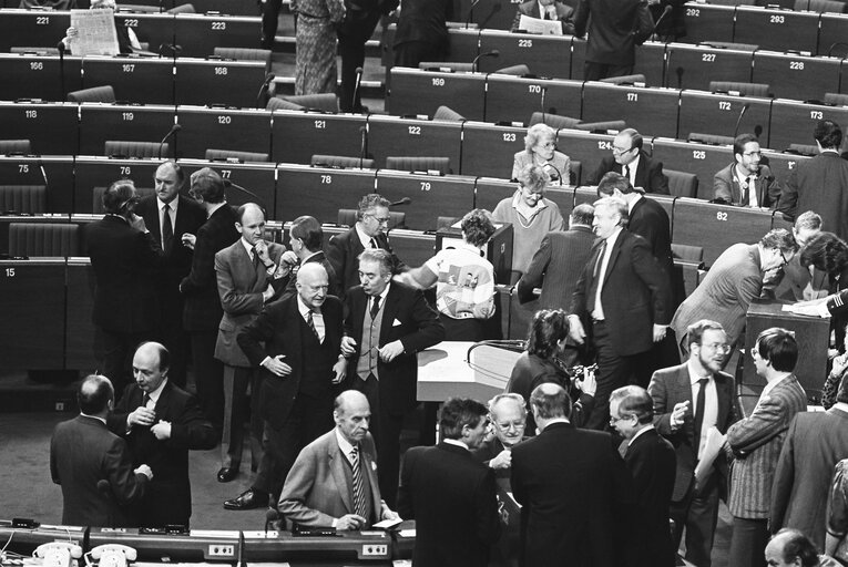 Fotagrafa 1: MEPs voting during the election of the new EP President in a plenary session in Strasbourg on the 20th of January 1987