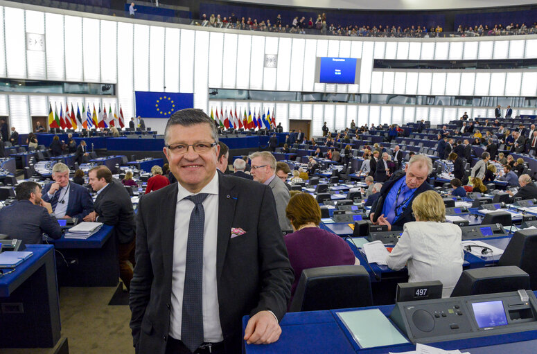 Fotografie 3: Franck PROUST in plenary session Week 7 2017 in Strasbourg