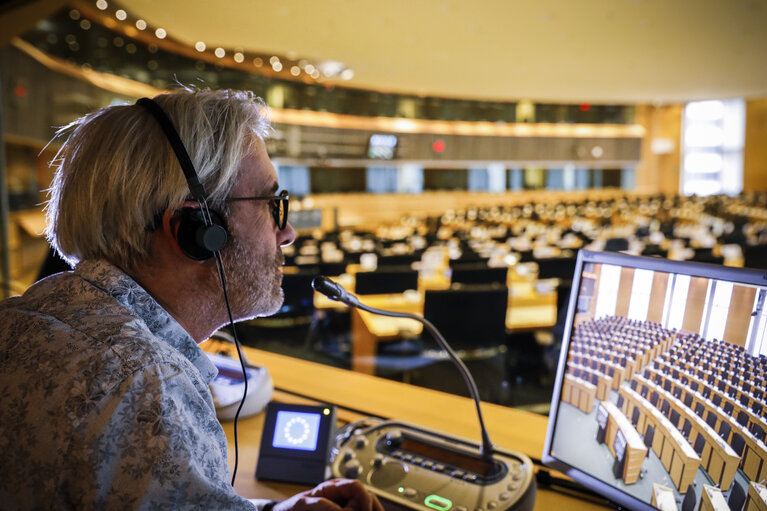 Fotografia 1: Stockshot of interpreter in the European Parliament