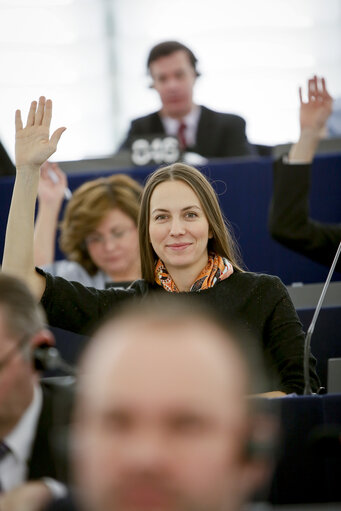 Foto 5: Eva PAUNOVA in plenary session Week 03 2017 in Strasbourg