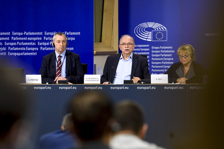 Снимка 6: Press conference on ' The Missing Scenario: there are alternatives for Europeans '