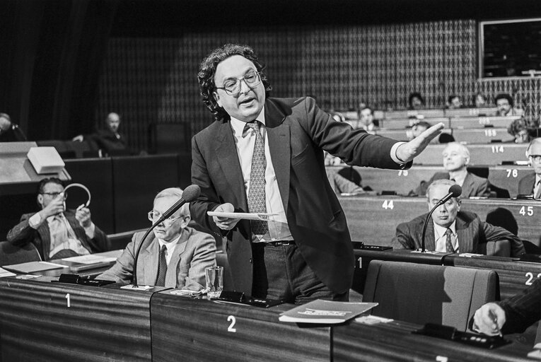 Fotó 18: The Italian Minister of Labour and Social Policy in Plenary session in Strasbourg - April 1985