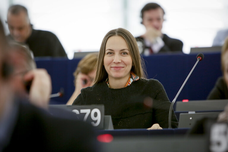 Foto 6: Eva PAUNOVA in plenary session Week 03 2017 in Strasbourg