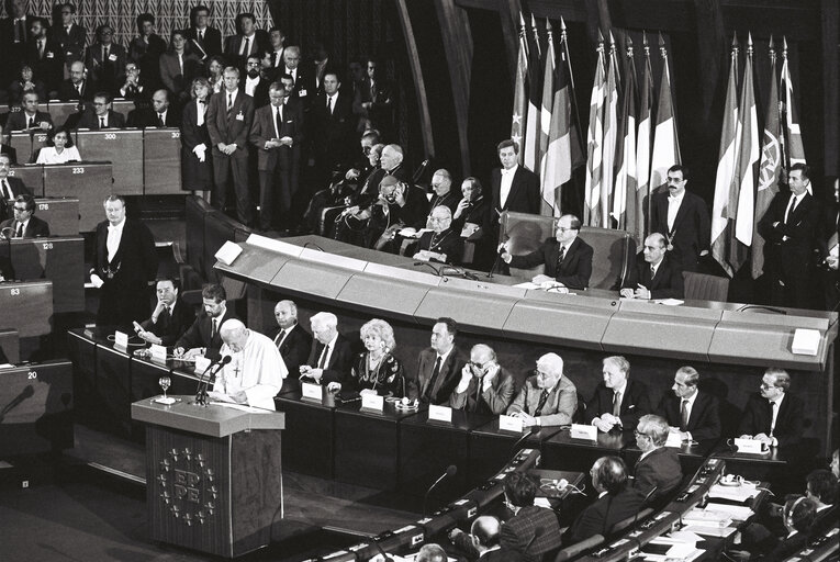 Suriet 5: Visit of Pope John Paul II to the EP in Strasbourg, October 11, 1988.