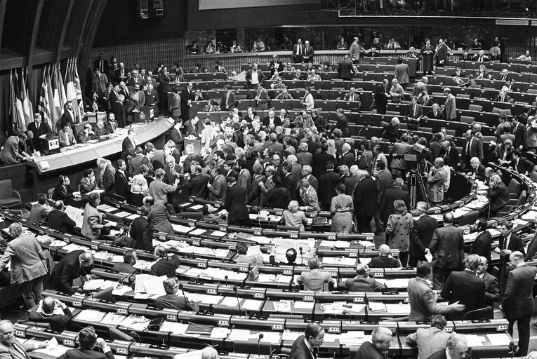 Fotagrafa 3: MEPs voting during the election of the new EP President in a plenary session in Strasbourg on the 20th of January 1987