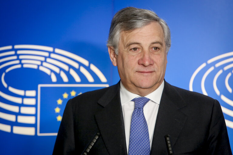 Suriet 5: Hand Over and Press point of Martin SCHULZ and Antonio TAJANI - EP President