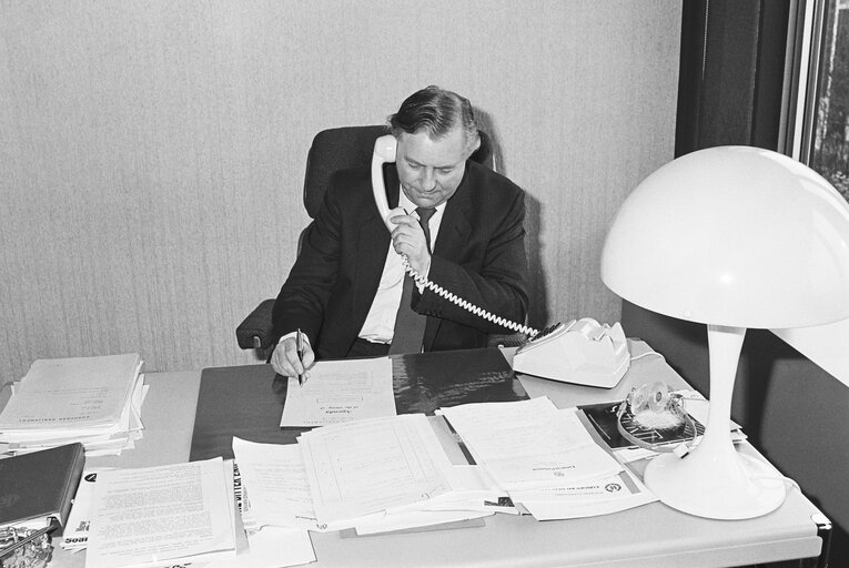 Michael ELLIOTT MEP in his office in Strasbourg in November 1985