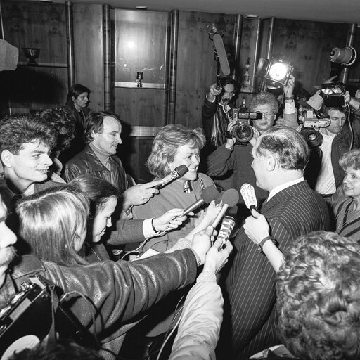 Photo 13: Association ' les meres d'Alger ' at the European Parliament in Strasbourg in february 1987