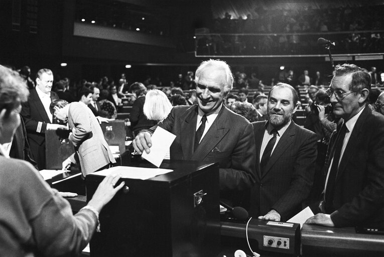 Fotografija 12: Election of the new EP President in a plenary session in Strasbourg on the 20th of January 1987