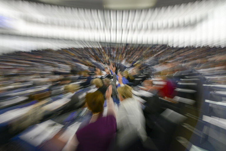 Valokuva 18: Plenary session week 7 2017 in Strasbourg- VOTES followed by explanations of votes