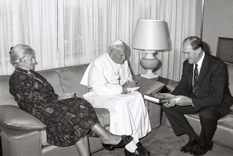 Visit of Pope John Paul II to the EP in Strasbourg.