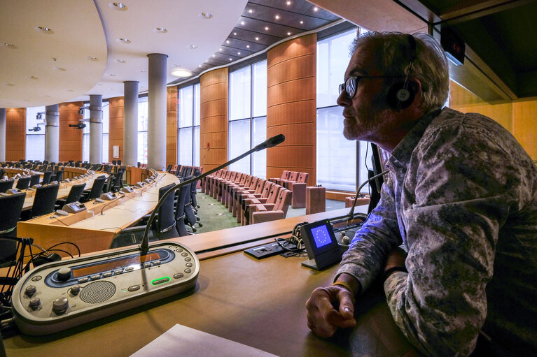 Fotografia 9: Stockshot of interpreter in the European Parliament