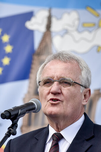 Fotografija 15: Open Day of the European institutions 2017 - Strasbourg -   Raise of the European Union flag by the Eurocorps