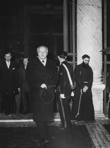 Photo 1 : Hommage at the grave of Alcide DE GASPERI