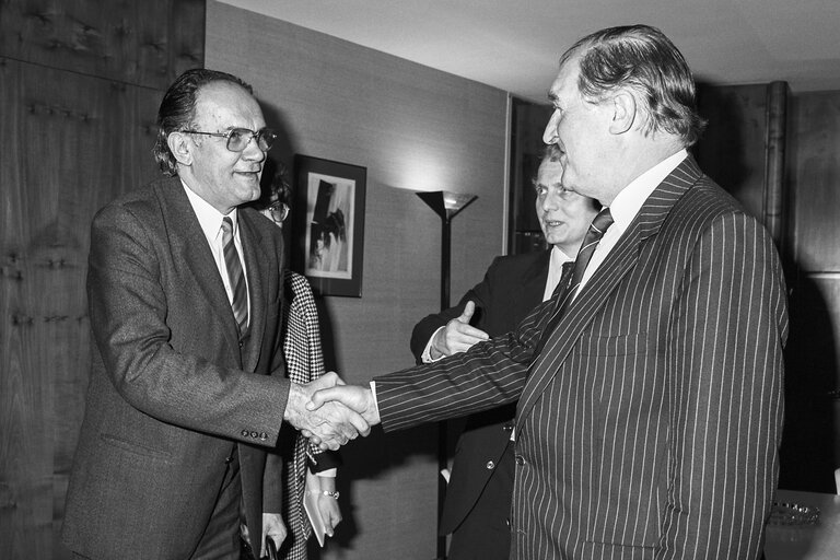 Fotó 13: The President of the EP meets with guests at the EP in Strasbourg in January 1988.