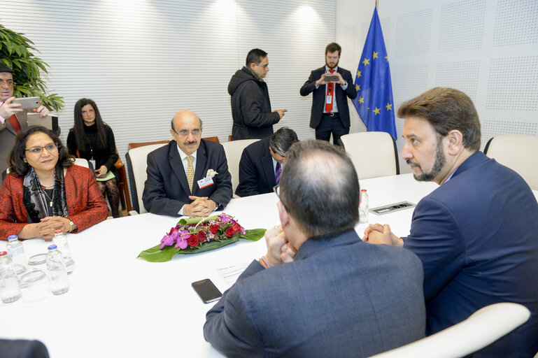 Fotografi 2: Gianni PITTELLA meets with President of Azad Jammu and Kashmir, H.E. Sardar Mohammad Masood Khan