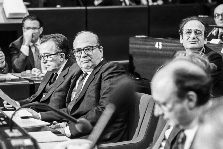 Fotó 9: Prime Minister of Italy in Plenary session in Strasbourg - April 2016