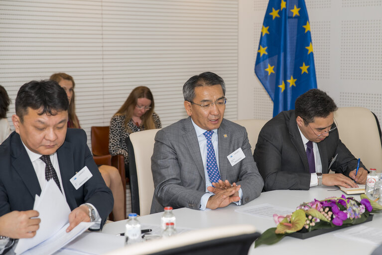 Φωτογραφία 3: Meeting with members of the Delegation for Central Asia