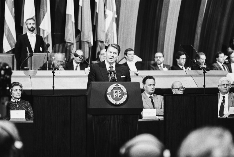 Fotagrafa 13: Official visit of Ronald REAGAN President of the United States in Strasbourg in May 1985. Plenary session