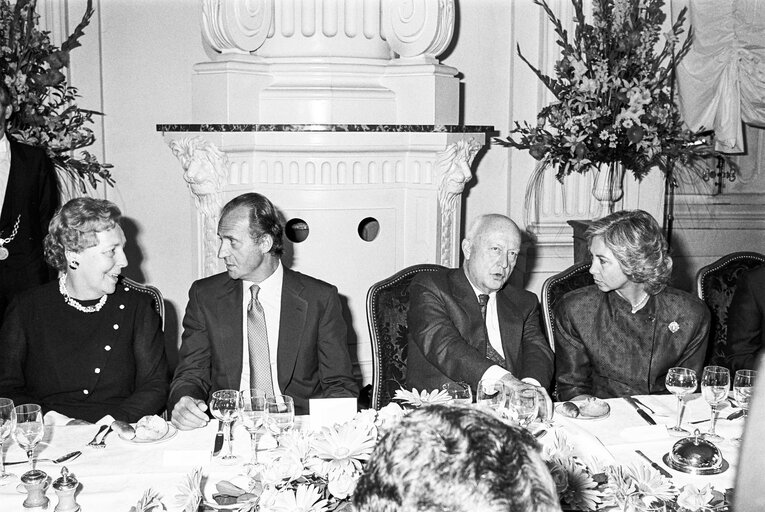 Fotografi 25: Visit of King Juan Carlos and Queen Sofia of Spain at the European Parliament in Strasbourg in May 1986. Reception