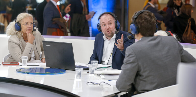 Photo 2: EURANET Citizen's corner - Radio debate