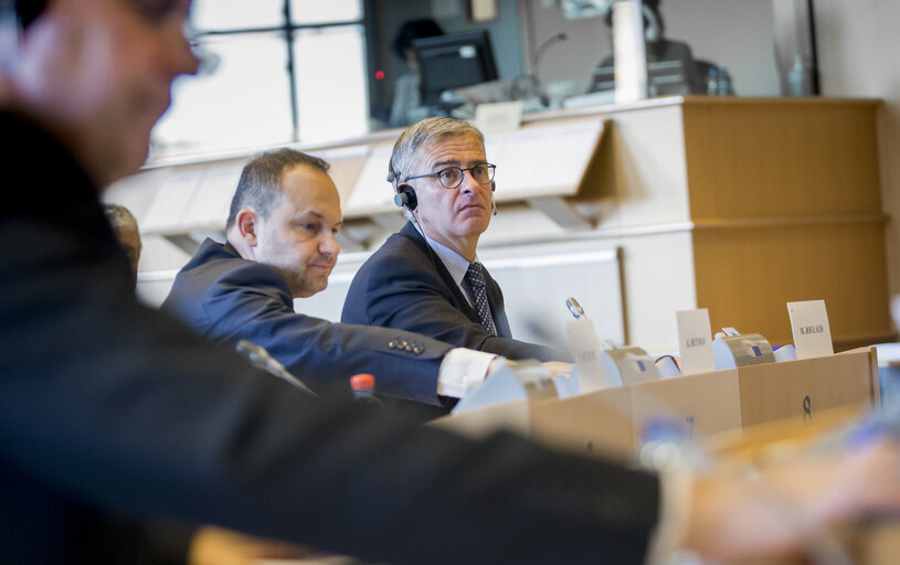 Fotografija 4: Marc JOULAUD MEP voting in Committee on Development