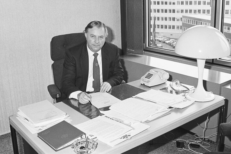 Michael ELLIOTT MEP in his office in Strasbourg in November 1985